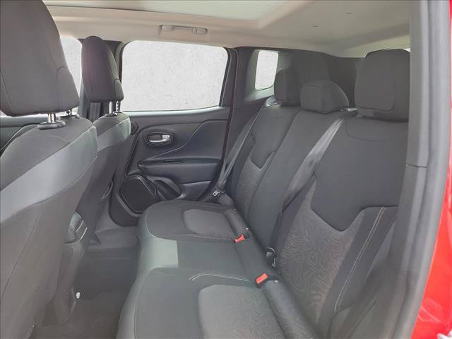 Used 2023 Jeep Renegade Latitude w/ Sun/Sound Group AWD/4WD image 14