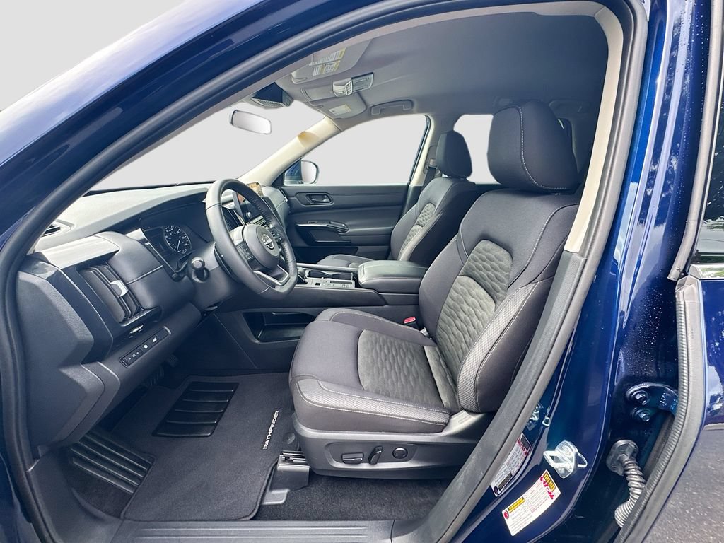 Certified 2025 Nissan Pathfinder SV FWD image 31