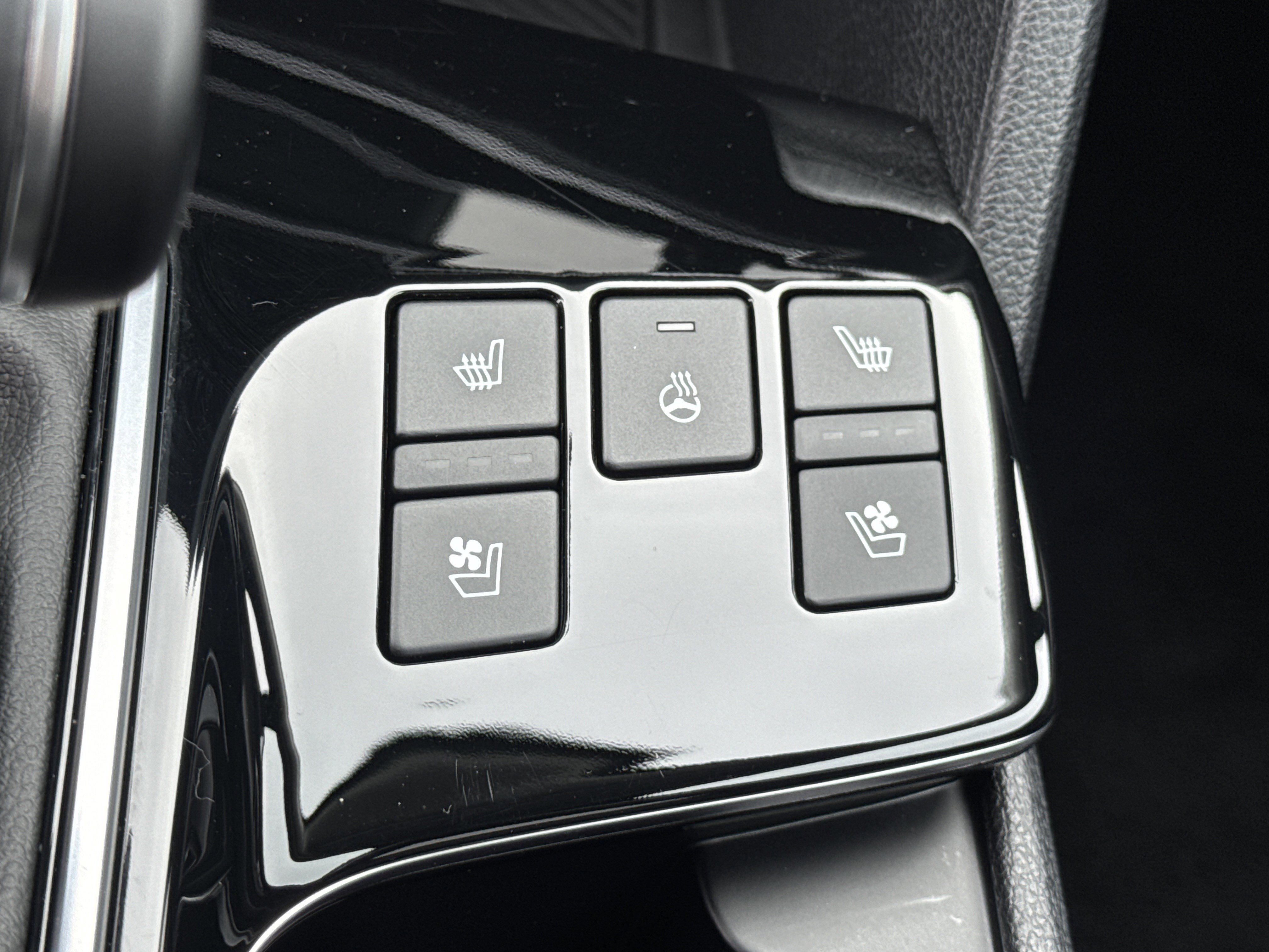 Certified 2025 Kia Sportage SX image 34