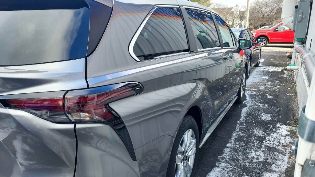Used 2026 Toyota Sienna XLE image 4