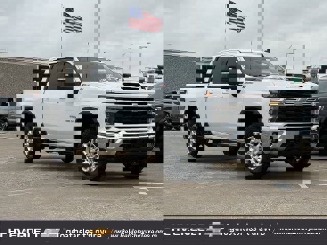 Used 2024 Chevrolet Silverado 2500 LT AWD/4WD image 2