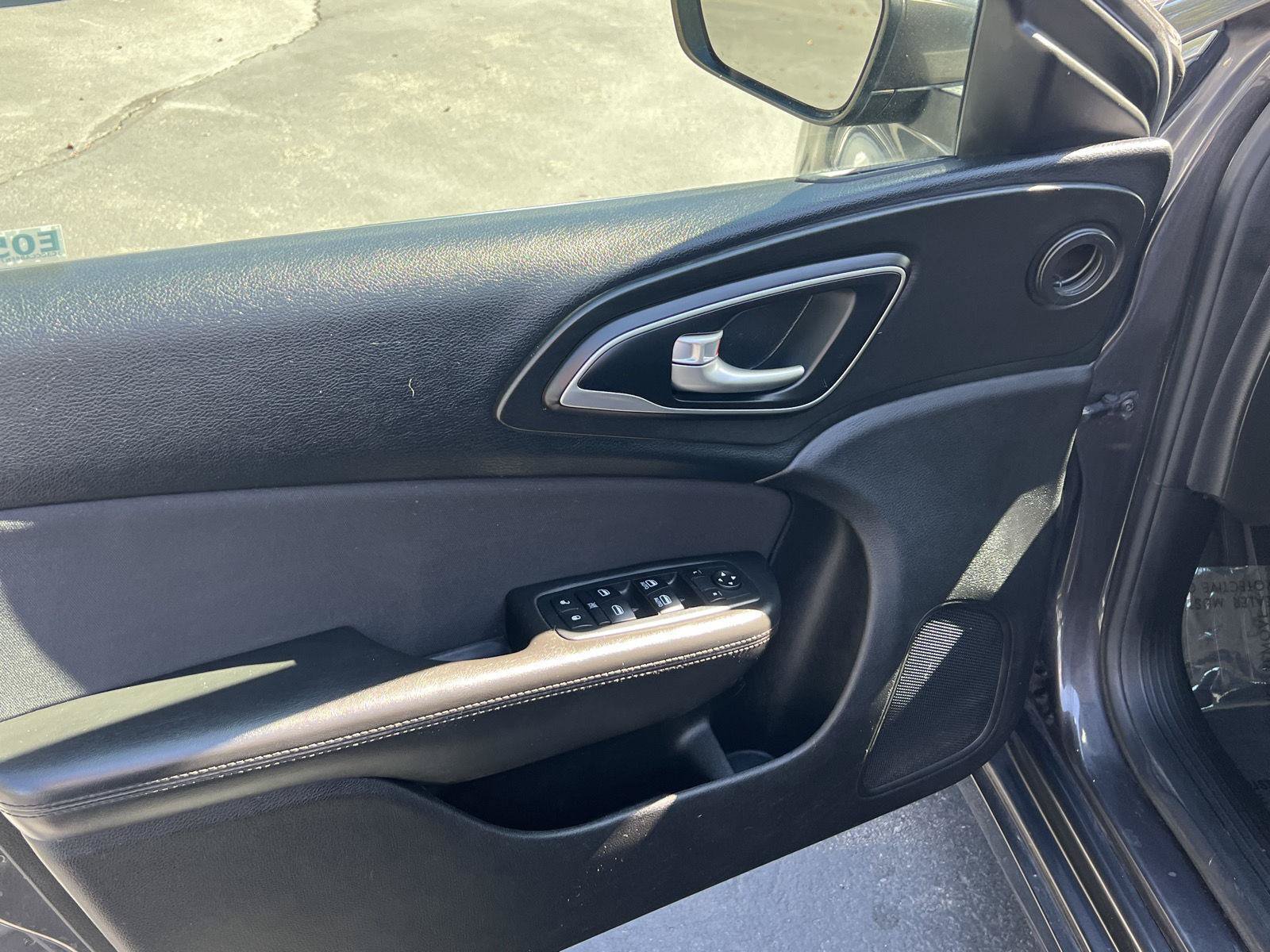 Used 2015 Chrysler 200 Limited w/ Convenience Group FWD image 29