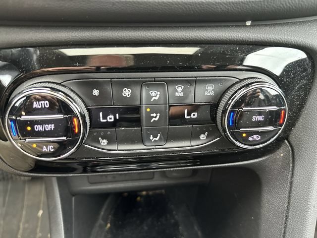 Used 2023 Buick Encore GX Essence w/ Experience Buick Package FWD image 19