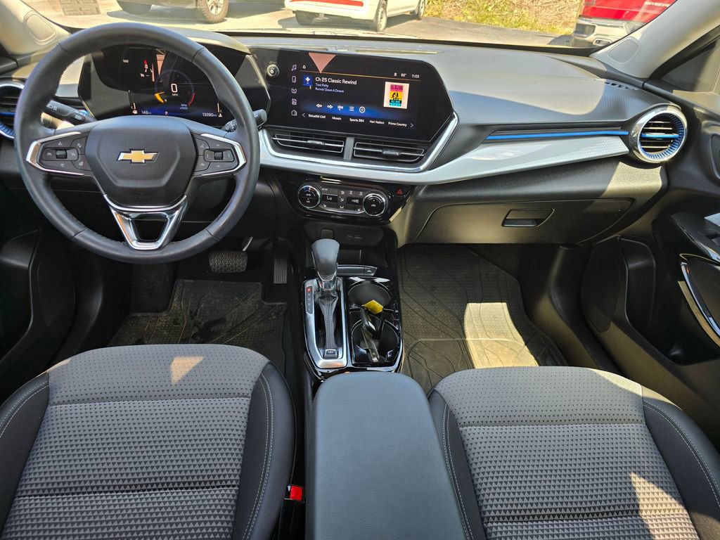 Used 2025 Chevrolet Trax LT w/ Driver Confidence Package FWD image 5