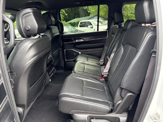 Used 2023 Jeep Wagoneer Series II AWD/4WD image 20