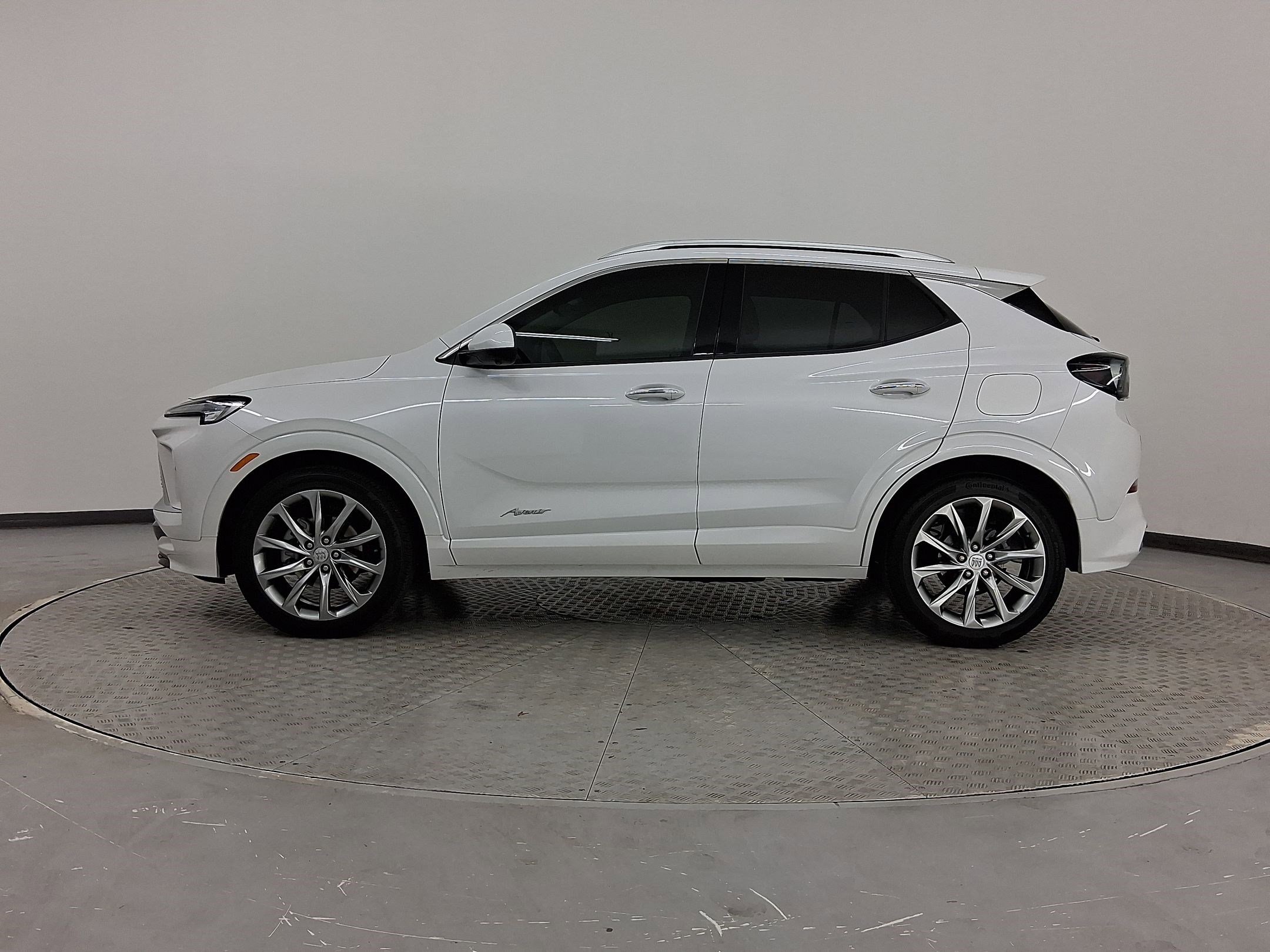 Used 2025 Buick Encore GX Avenir w/ Avenir Technology Package image 2