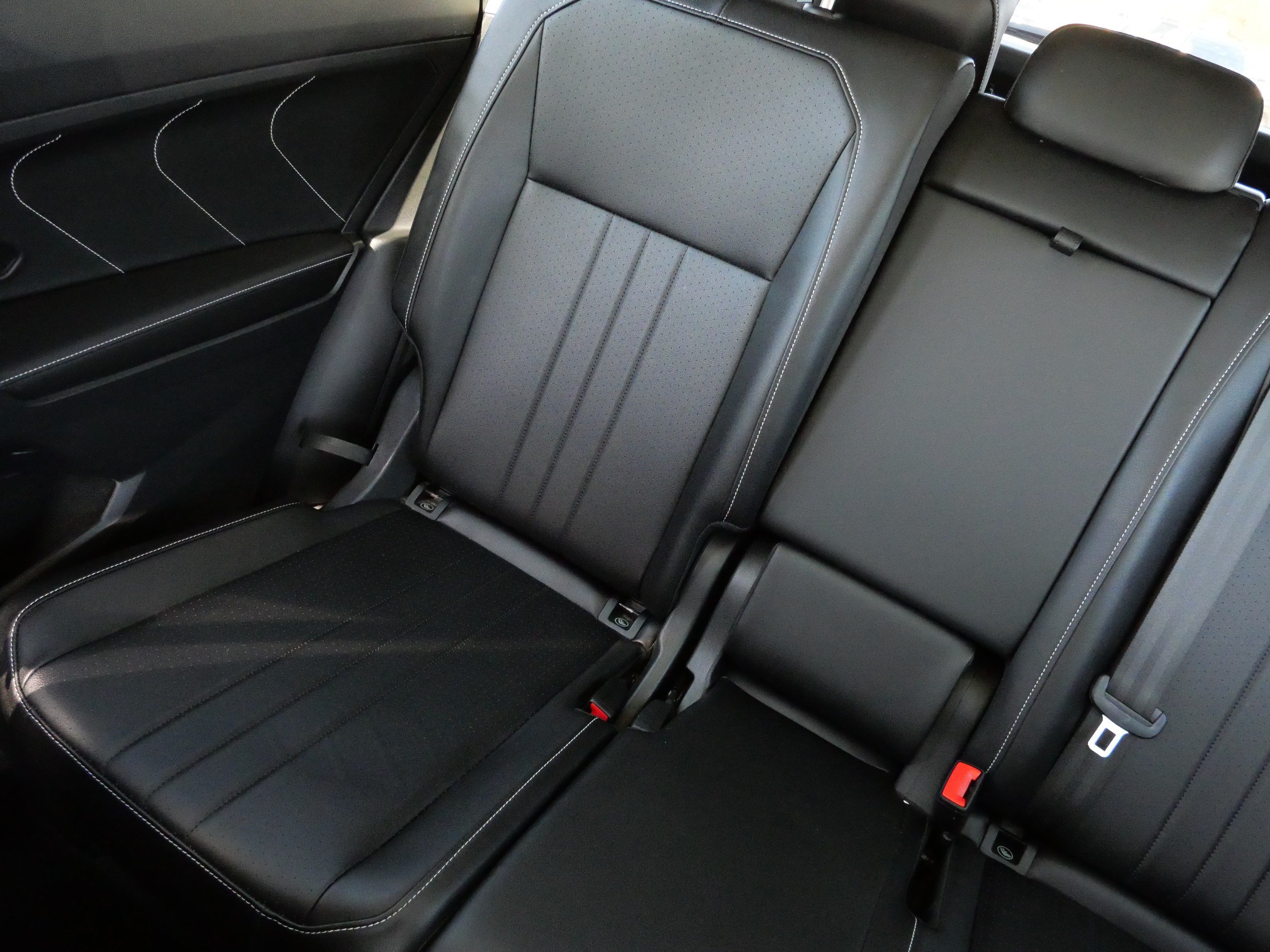 Certified 2023 Volkswagen Tiguan SE w/ Panoramic Sunroof Package FWD image 6
