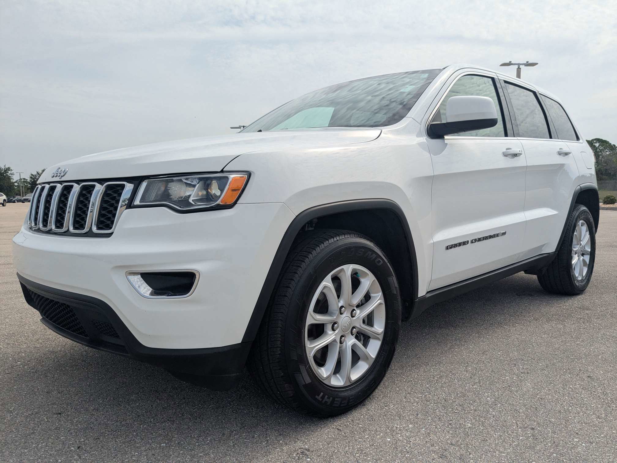 Used 2022 Jeep Grand Cherokee Laredo E RWD image 9