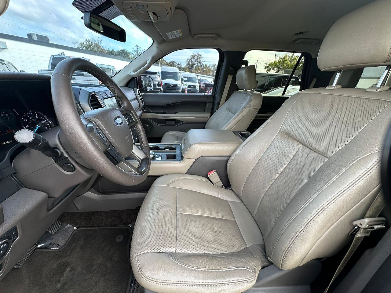 Used 2018 Ford Expedition XLT w/ Equipment Group 202A RWD image 10