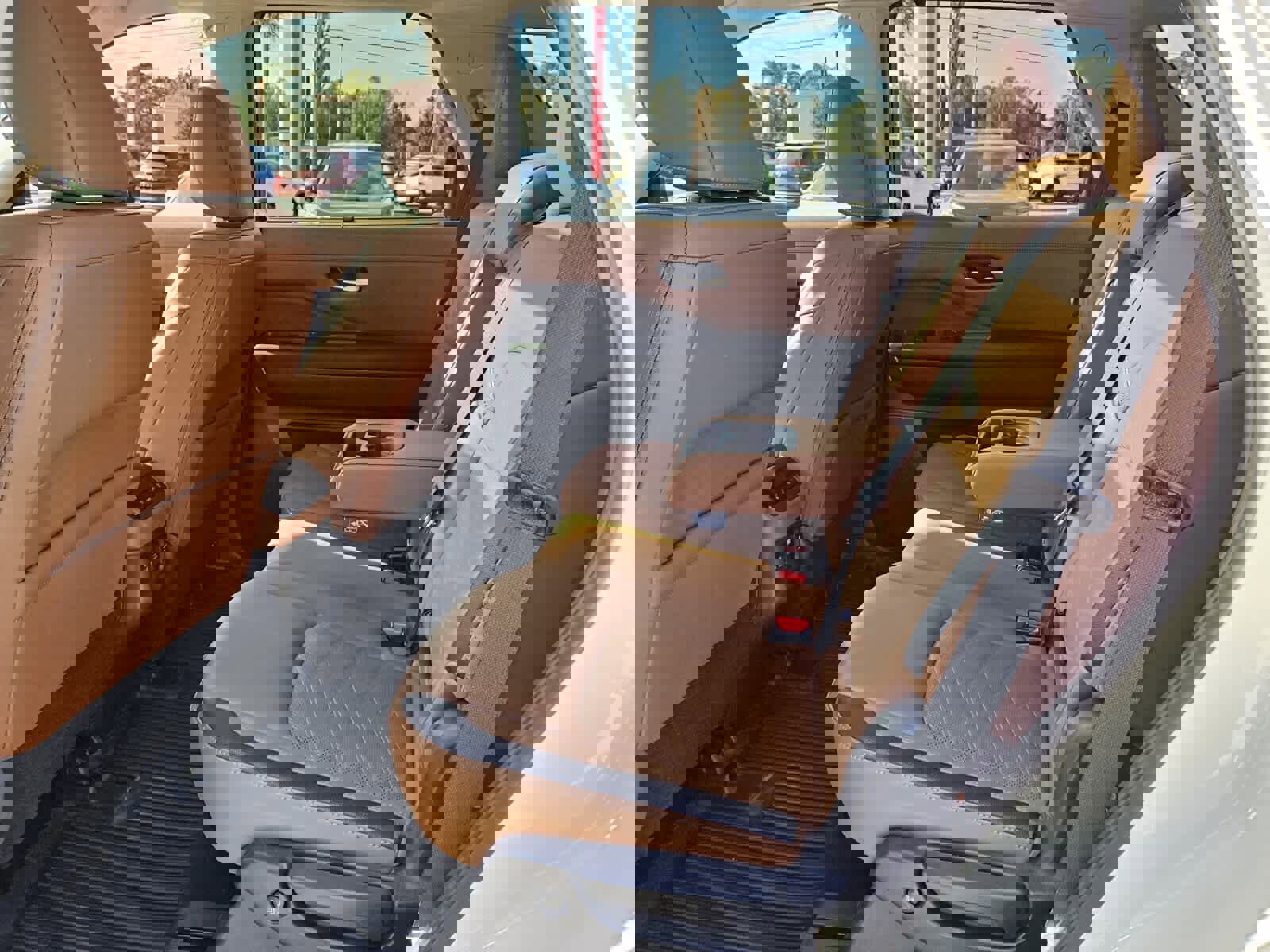 Used 2024 Nissan Pathfinder Platinum w/ Cargo Package image 4