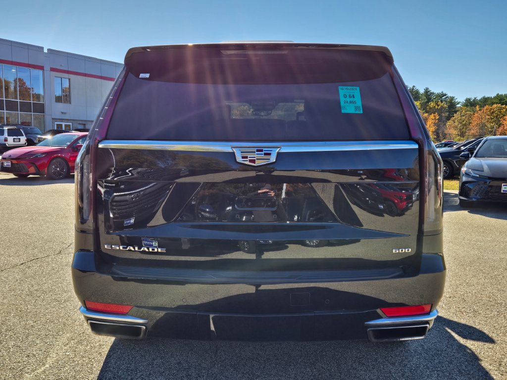 Used 2024 Cadillac Escalade Premium Luxury AWD/4WD image 4