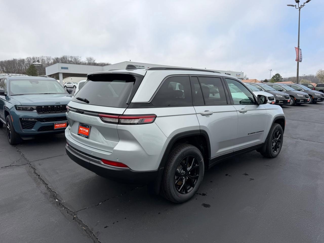 New 2026 Jeep Grand Cherokee Altitude image 3