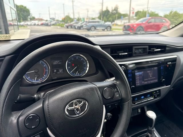 Used 2017 Toyota Corolla LE w/ Carpet Mat Package (TMS) FWD image 19