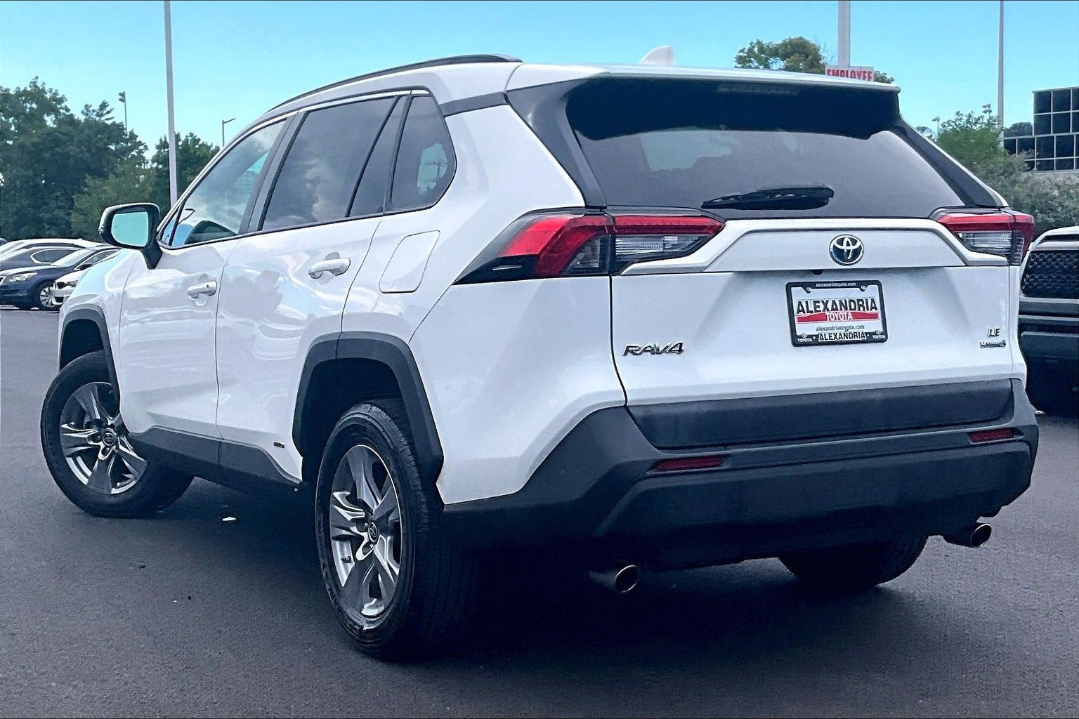 Used 2022 Toyota RAV4 LE AWD/4WD image 11
