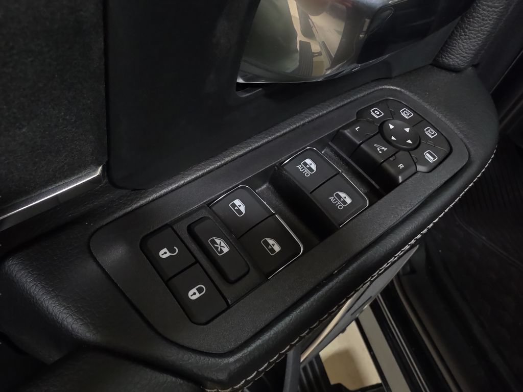 New 2026 RAM 2500 Laramie AWD/4WD image 10