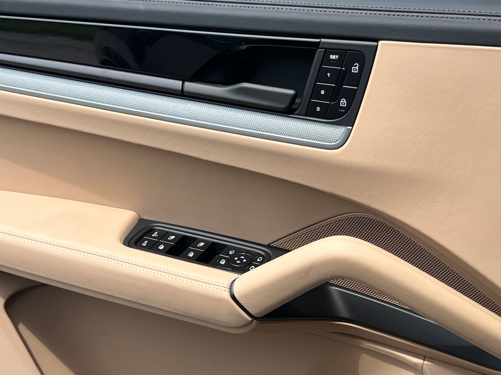 New 2026 Porsche Cayenne Coupe AWD/4WD image 38