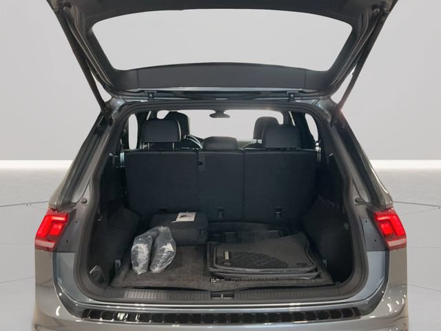 Certified 2024 Volkswagen Tiguan SE R-Line AWD/4WD image 24