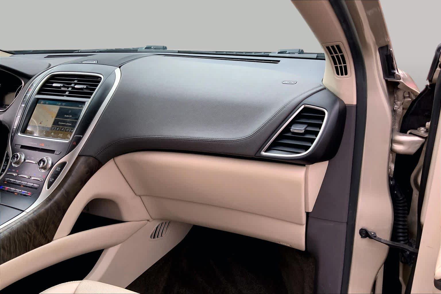 Used 2017 Lincoln MKX Reserve w/ Lincoln MKX Climate Package FWD image 17
