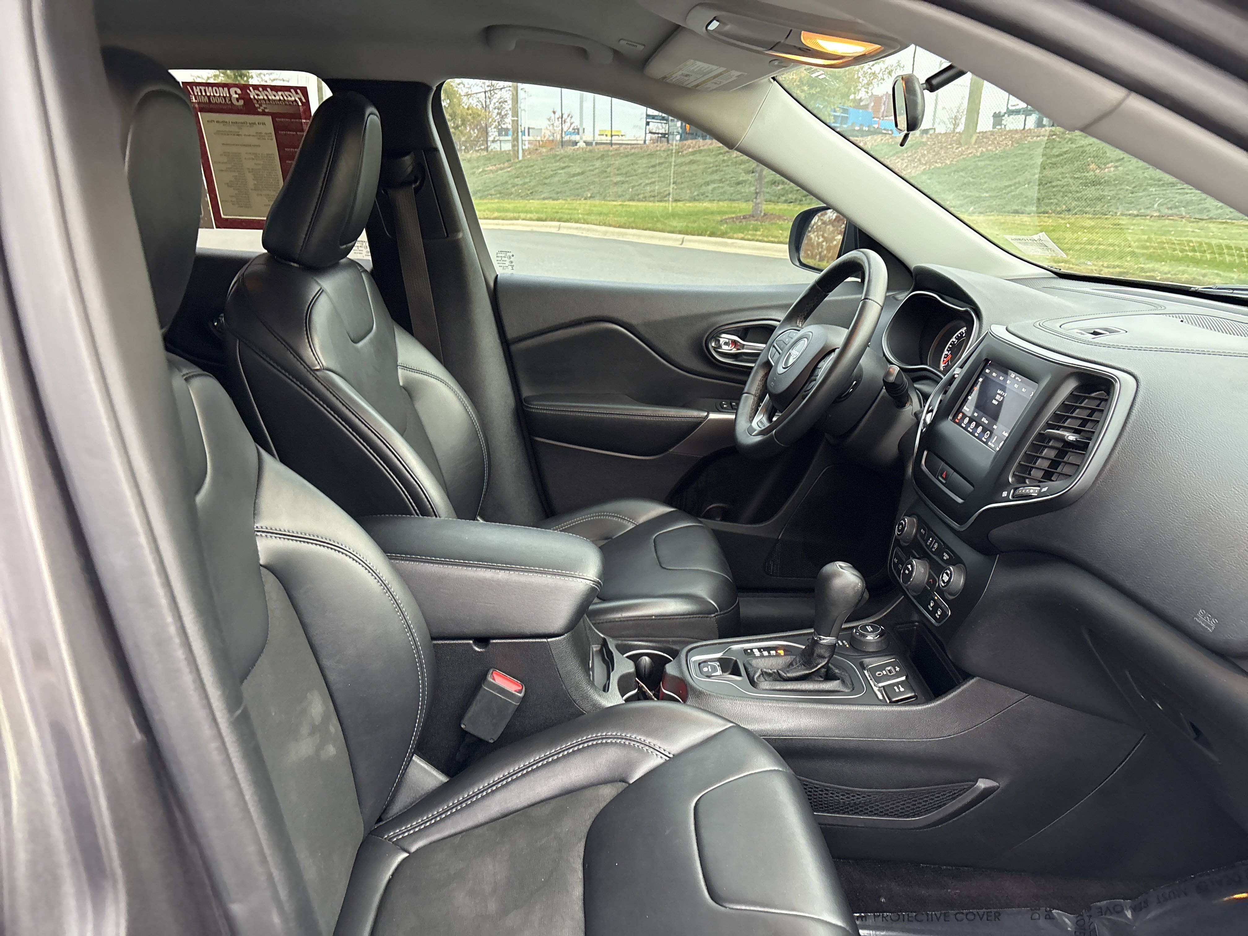 Used 2019 Jeep Cherokee Latitude Plus image 24