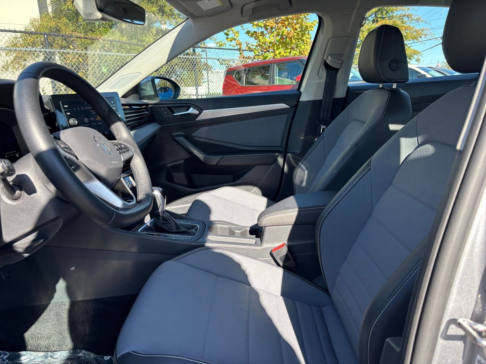 Used 2025 Volkswagen Jetta SE image 25