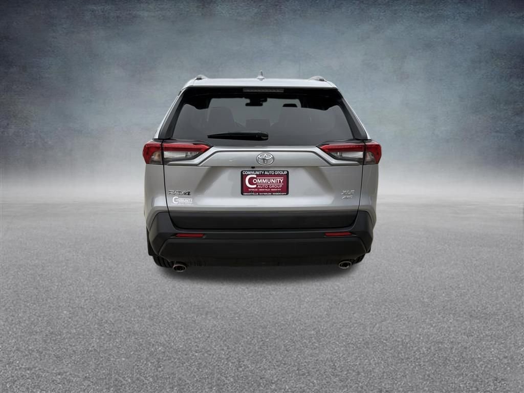 Used 2022 Toyota RAV4 XLE Premium AWD/4WD image 4