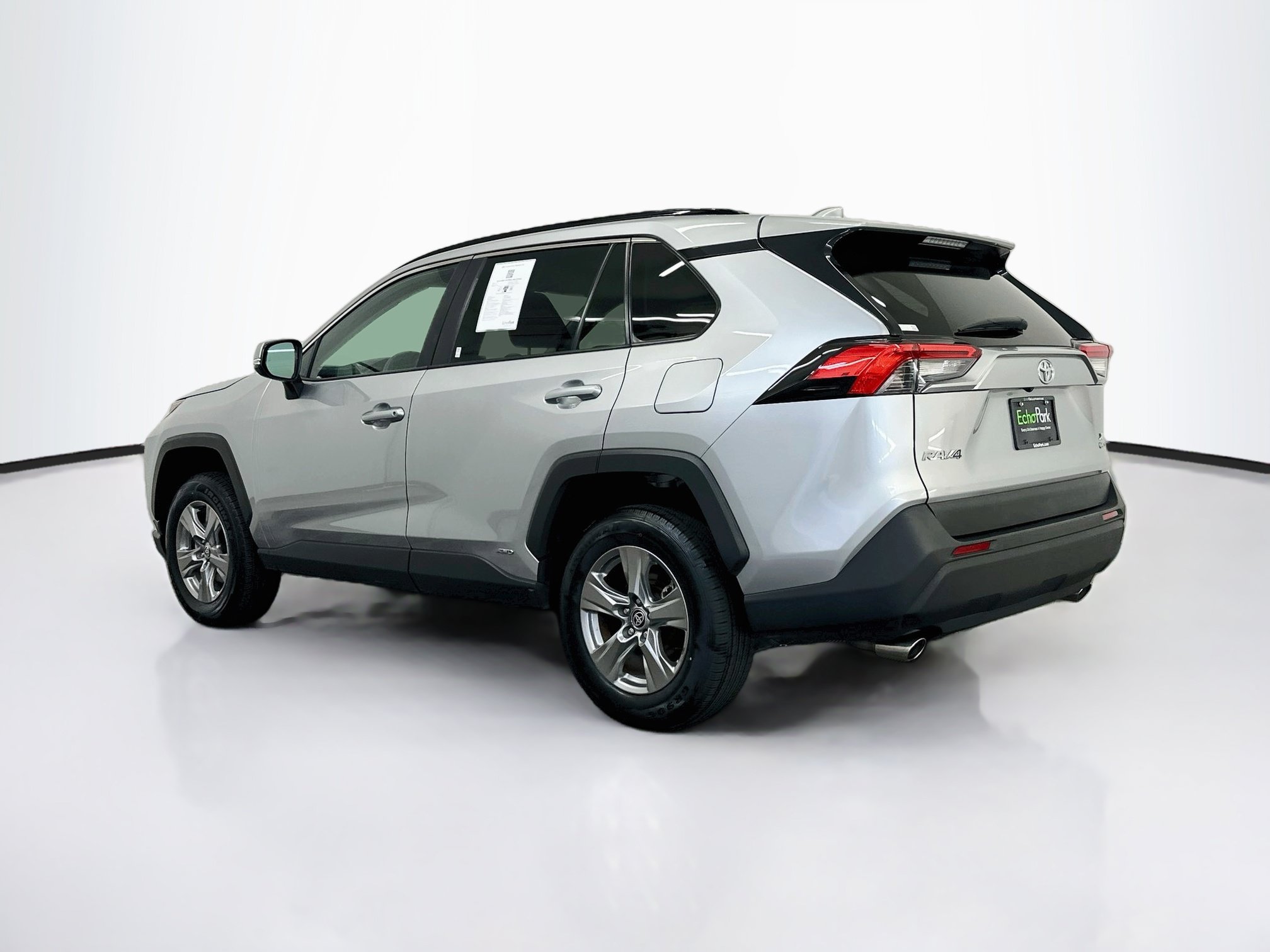 Used 2025 Toyota RAV4 XLE AWD/4WD image 5