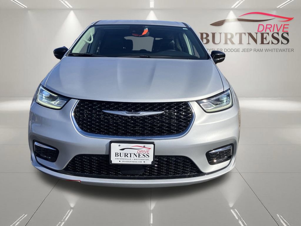 Used 2024 Chrysler Pacifica Touring-L image 4