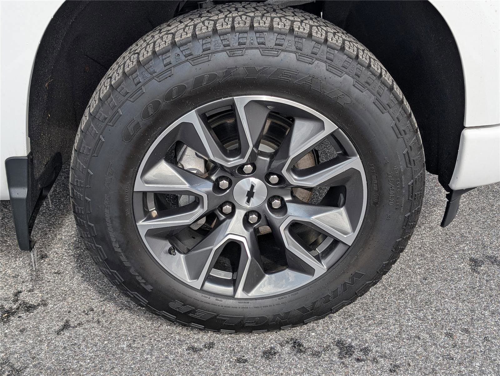 Used 2024 Chevrolet Silverado 1500 RST AWD/4WD image 9
