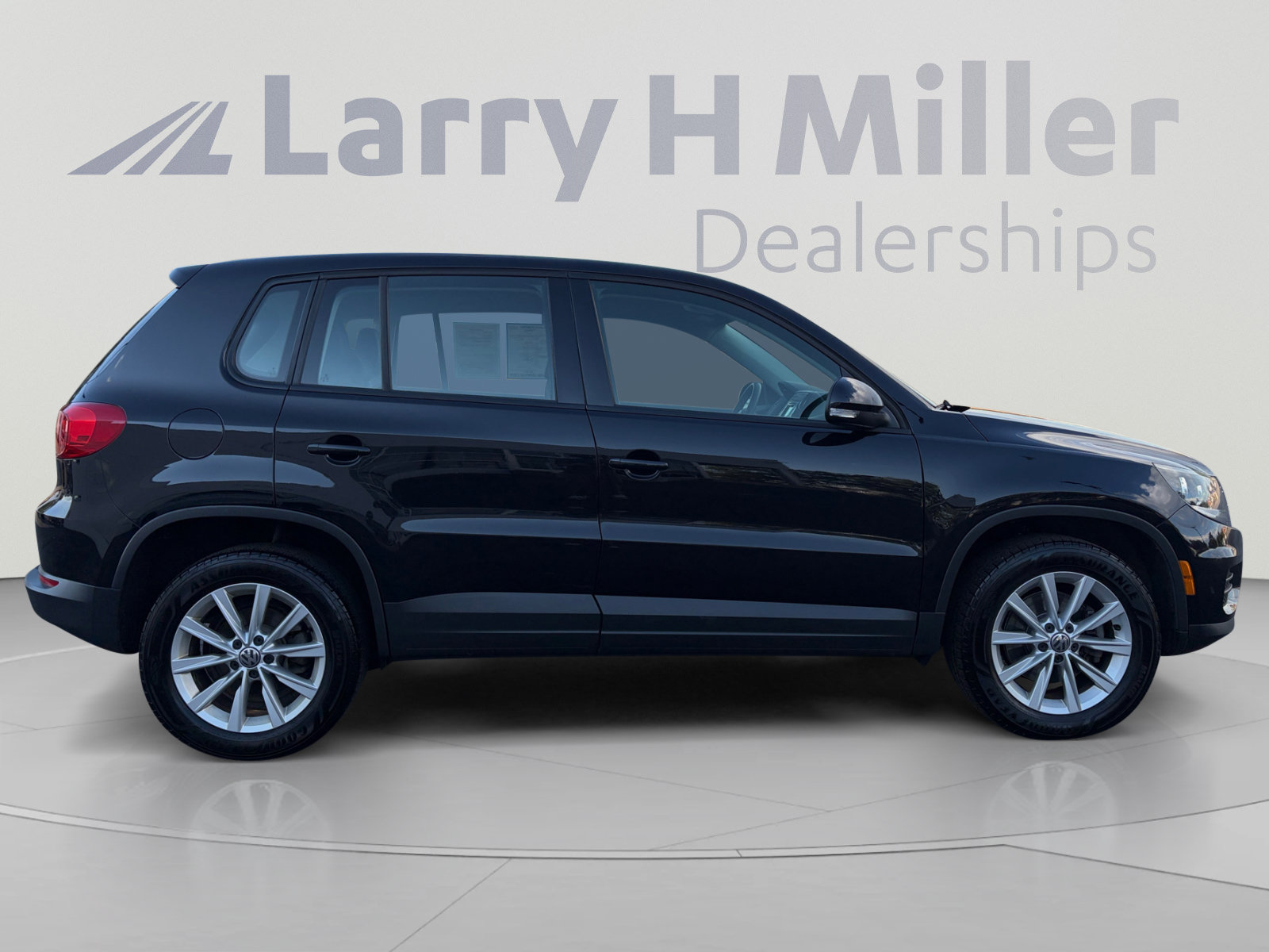 Used 2017 Volkswagen Tiguan Limited w/ Alloy Wheels Package AWD/4WD image 6