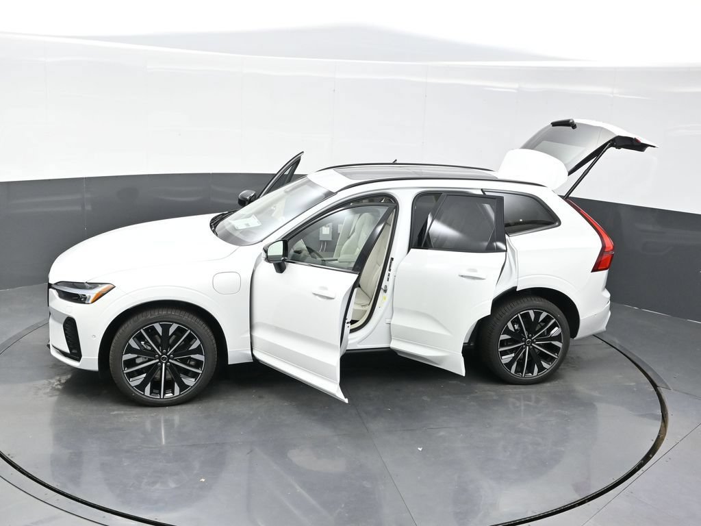 New 2026 Volvo XC60 T8 Ultra w/ Climate Package PRO AWD/4WD image 56