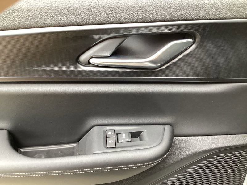 New 2025 Jeep Grand Cherokee Altitude AWD/4WD image 19