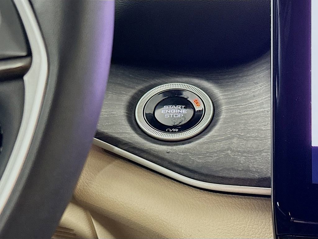 Certified 2025 Jeep Grand Cherokee L Limited w/ Luxury Tech Group II image 24