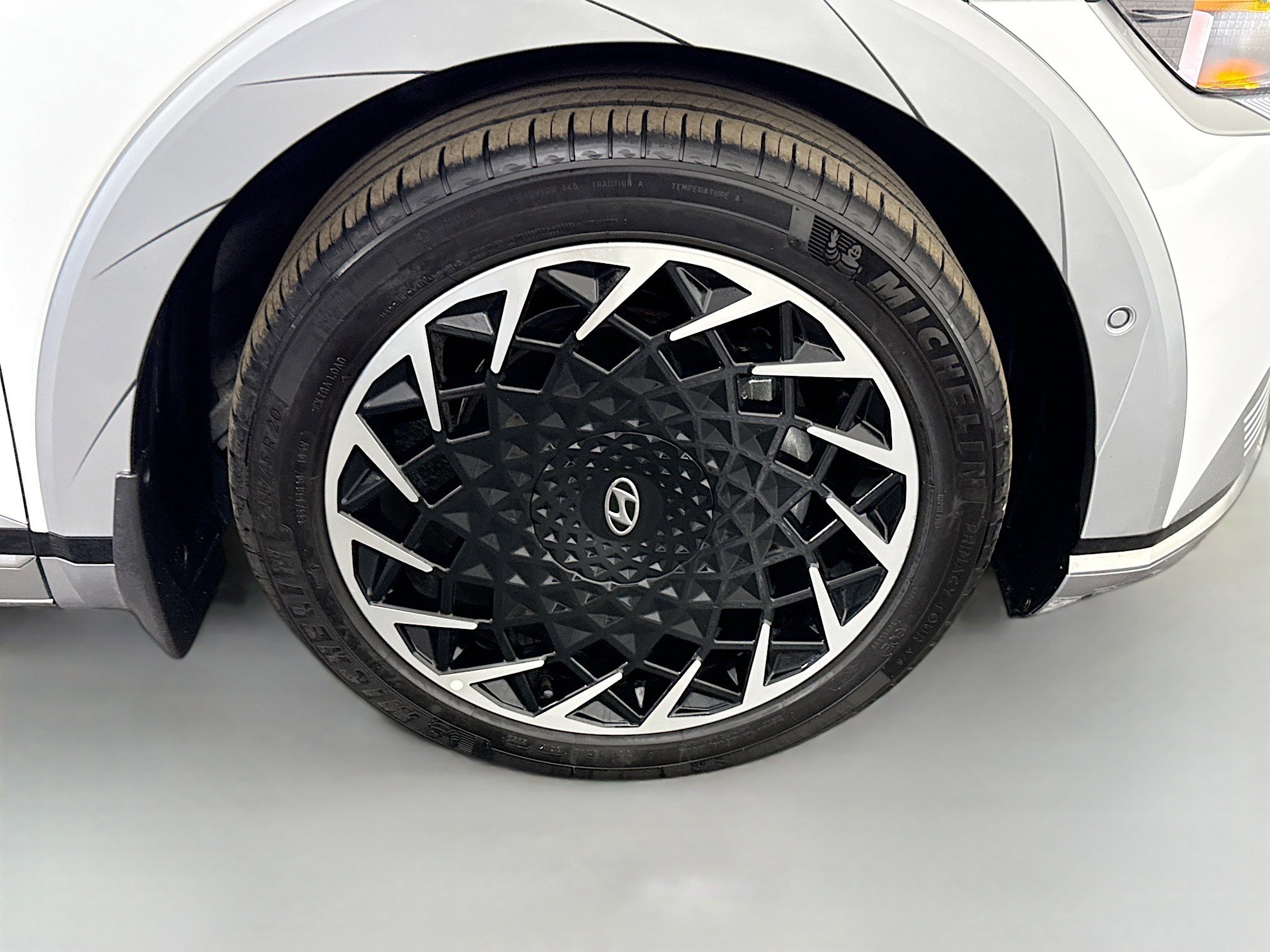 Used 2024 Hyundai Ioniq 5 Limited image 32