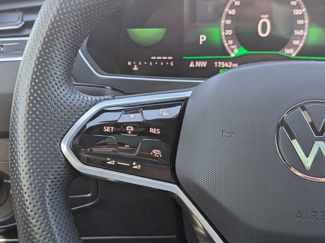 Used 2024 Volkswagen Tiguan SE R-Line image 32