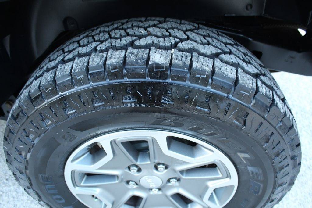 Used 2017 Jeep Wrangler Unlimited Rubicon w/ Connectivity Group AWD/4WD image 10