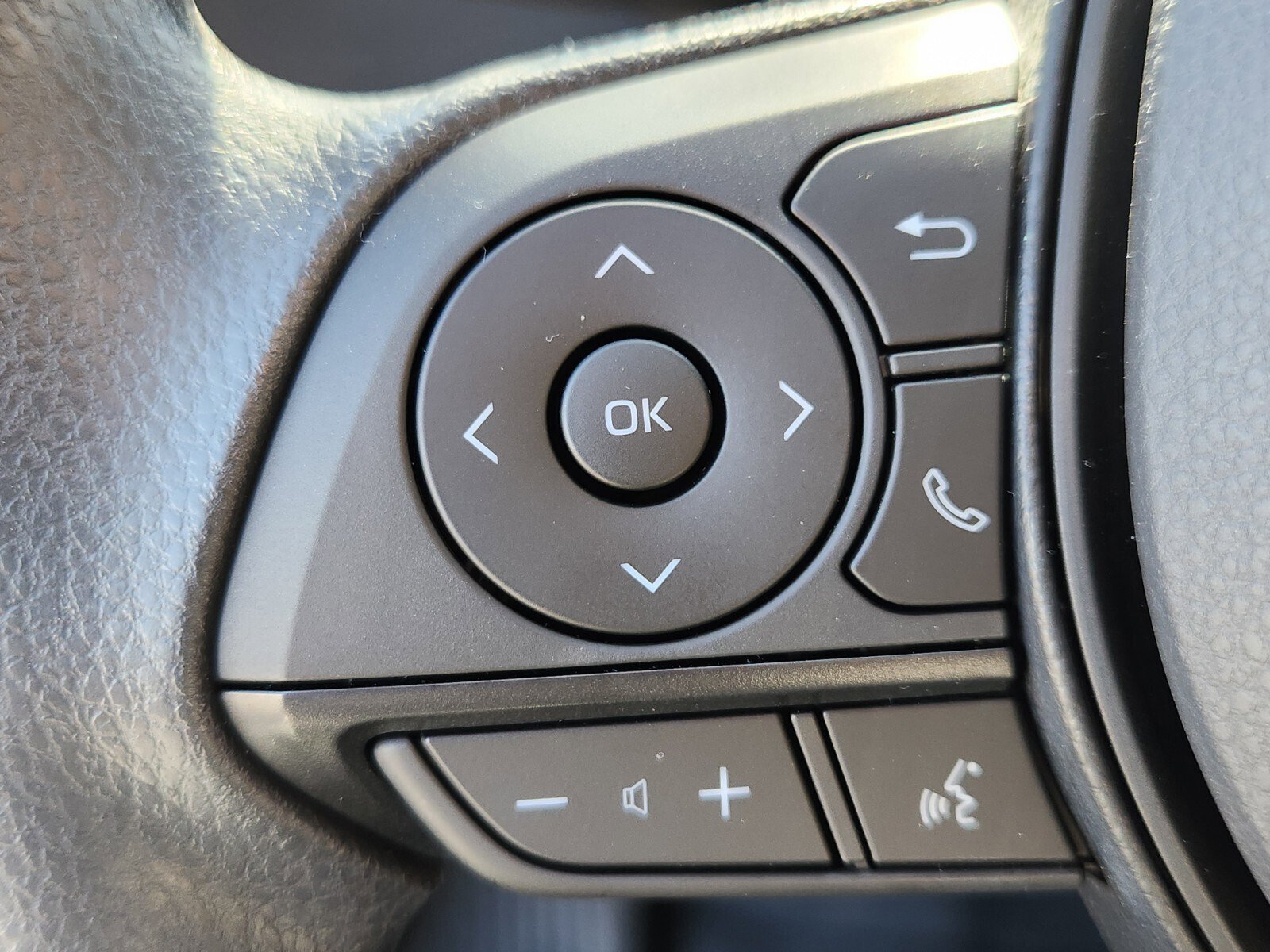 Used 2025 Toyota Corolla LE image 21