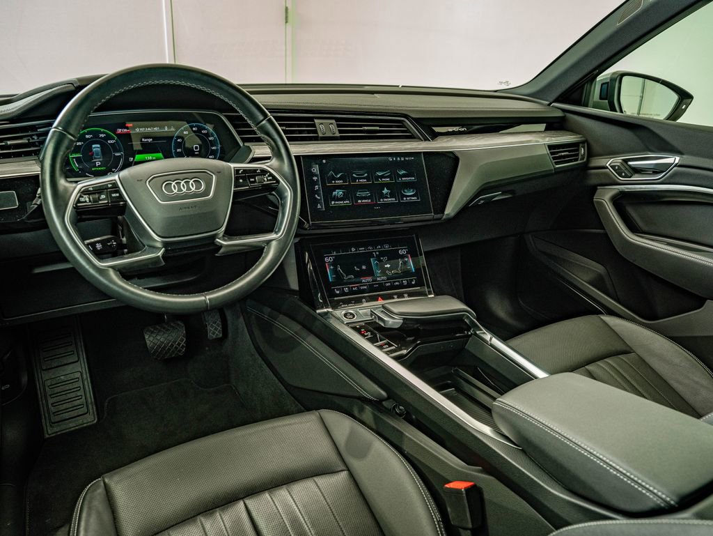 Used 2022 Audi e-tron Premium Plus w/ Premium Plus Package image 31