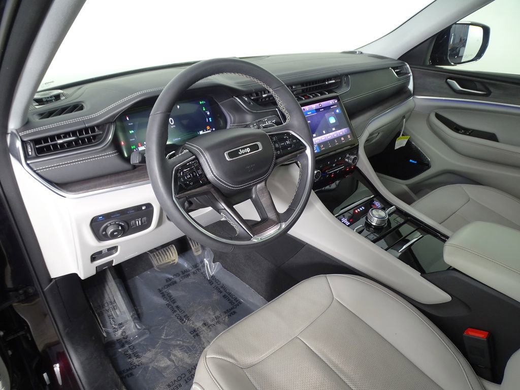 Used 2022 Jeep Grand Cherokee Overland image 27