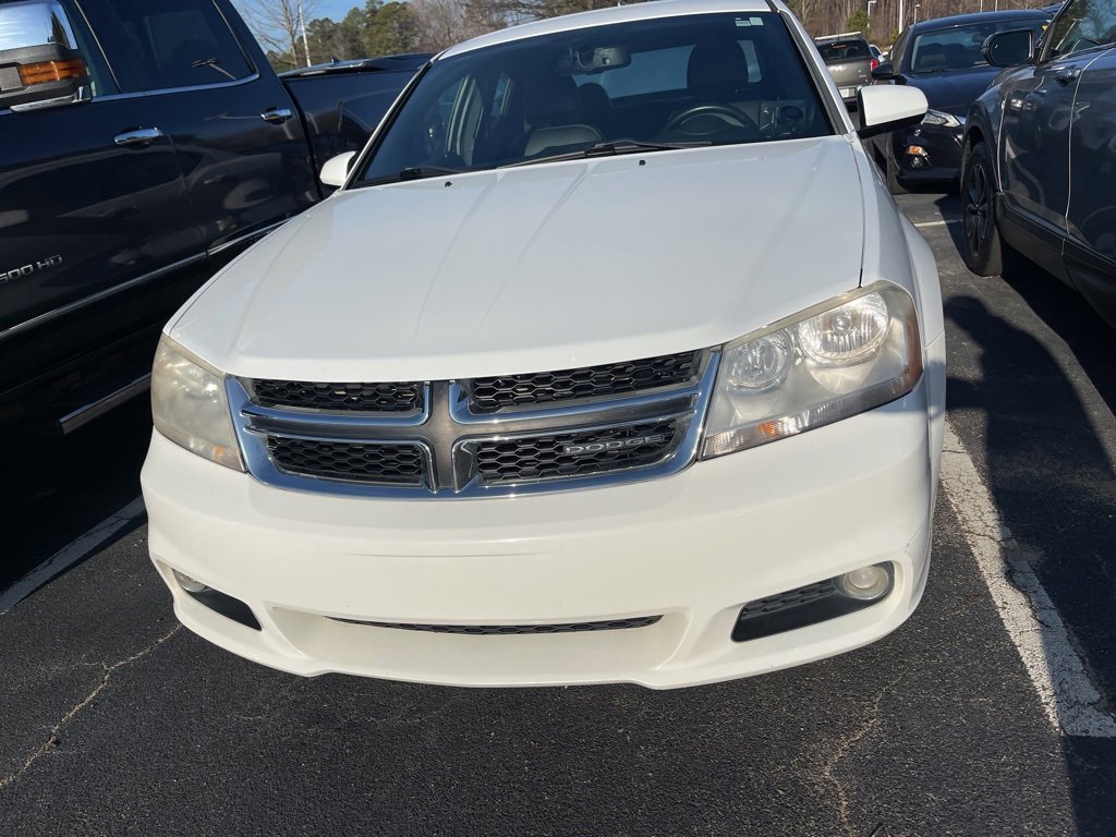 Used 2011 Dodge Avenger Lux image 3