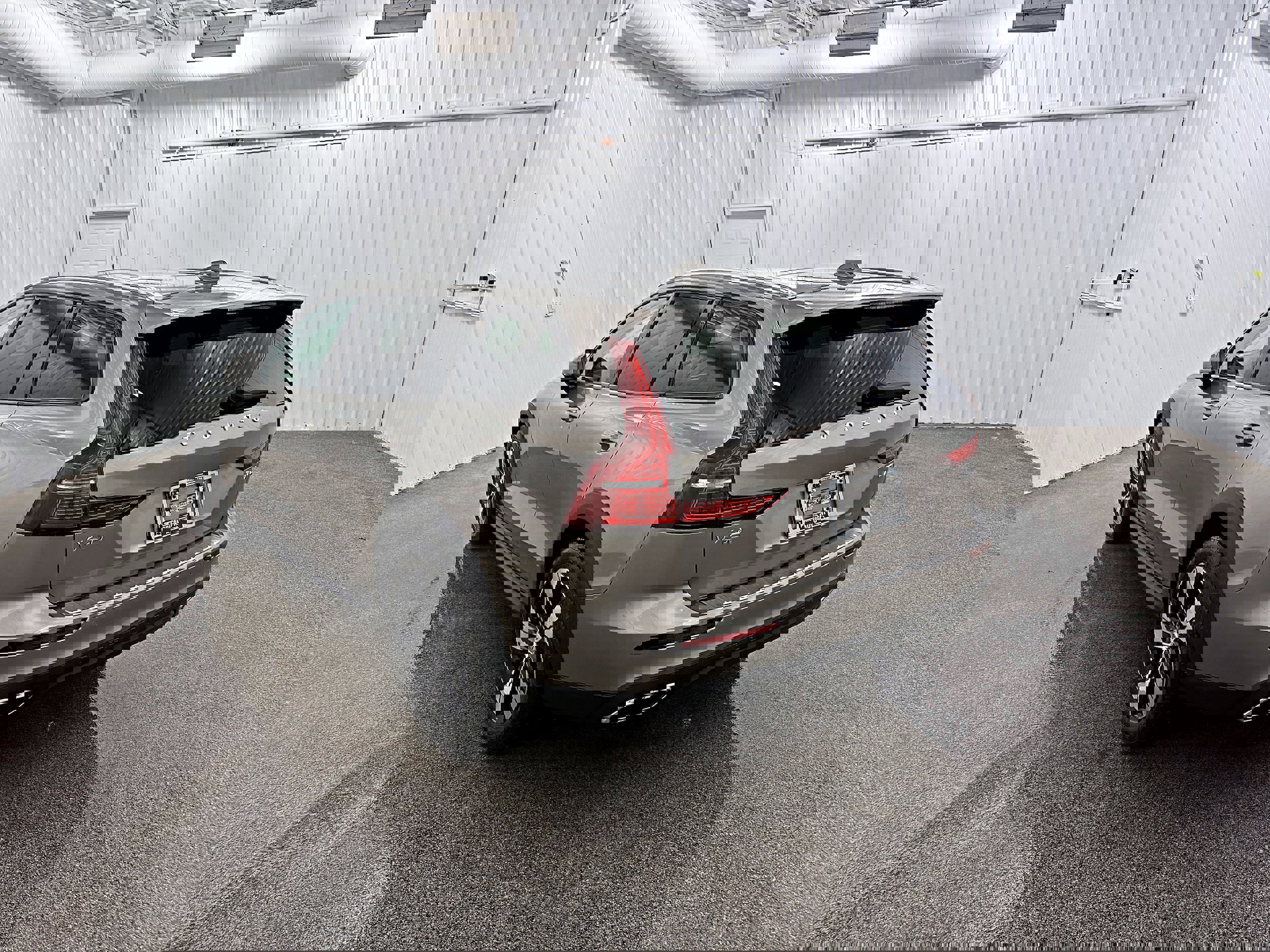 Used 2020 Volvo V60 T5 Cross Country image 35