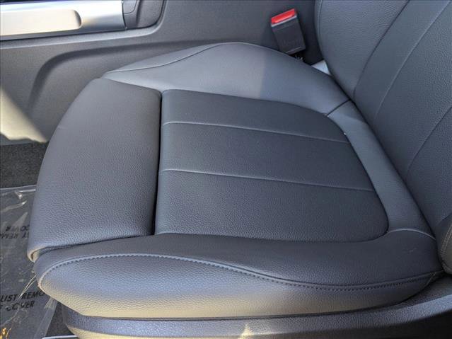 New 2026 Mercedes-Benz GLB 250 image 4