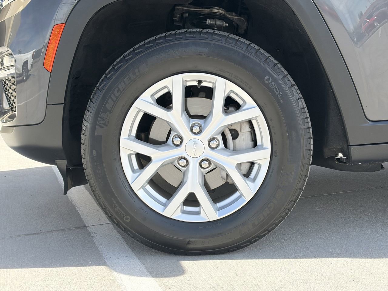 Used 2023 Jeep Grand Cherokee Limited AWD/4WD image 9