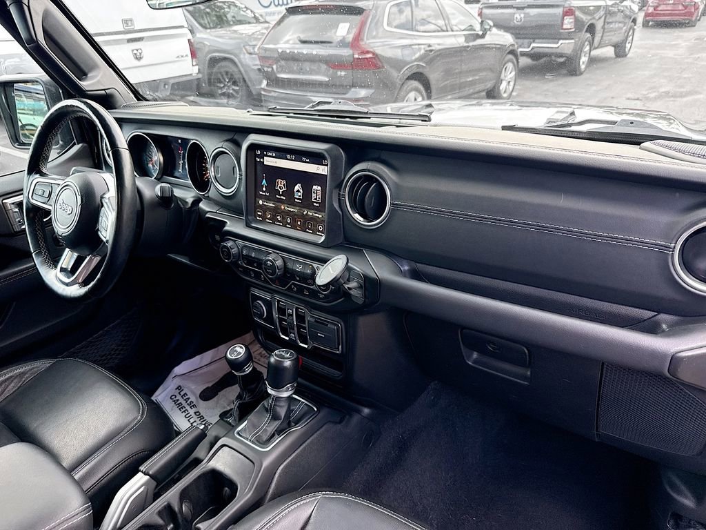Used 2022 Jeep Wrangler Unlimited Sahara w/ LED Lighting Group AWD/4WD image 32