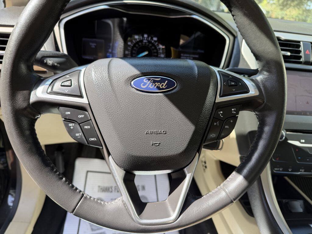 Used 2013 Ford Fusion SE FWD image 12