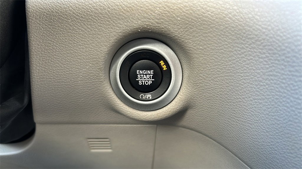 Used 2023 Chrysler Voyager LX image 25
