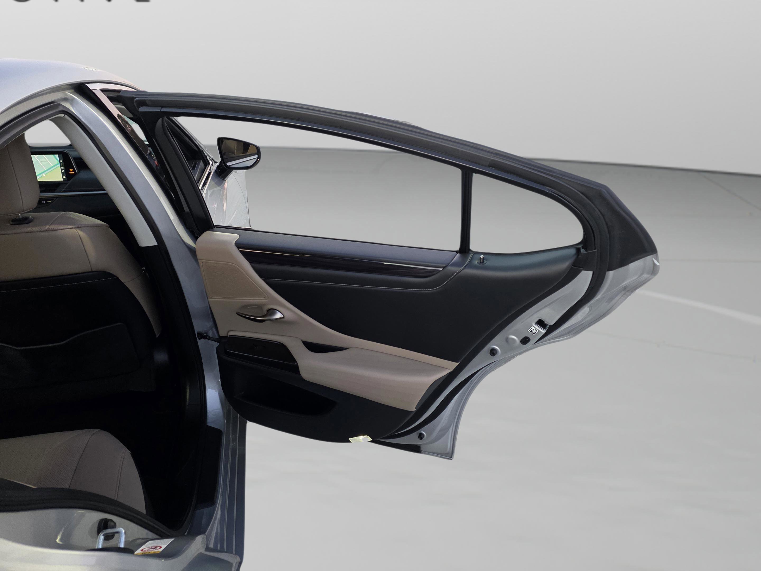 Used 2019 Lexus ES 350 image 25