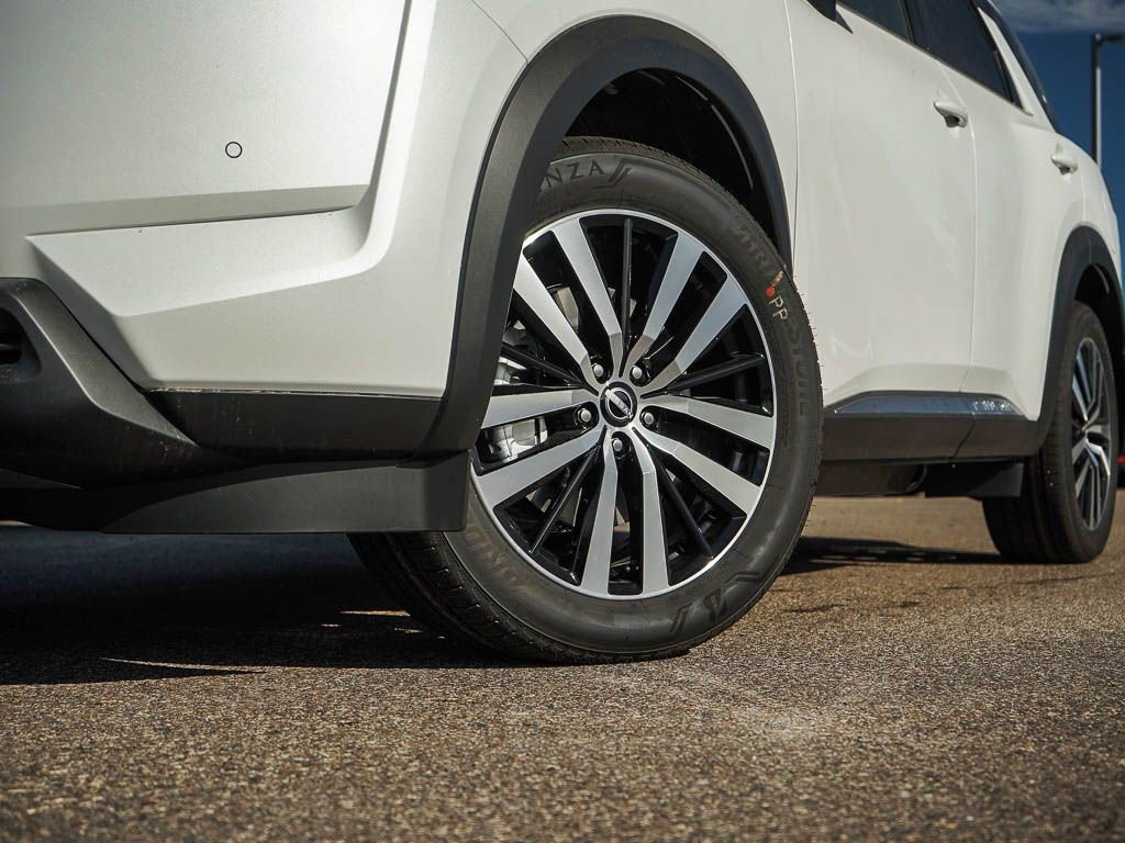 New 2025 Nissan Pathfinder Platinum image 6
