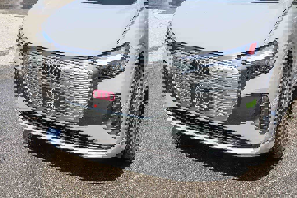 Used 2023 Audi Q4 e-tron Premium Plus w/ Premium Plus image 8