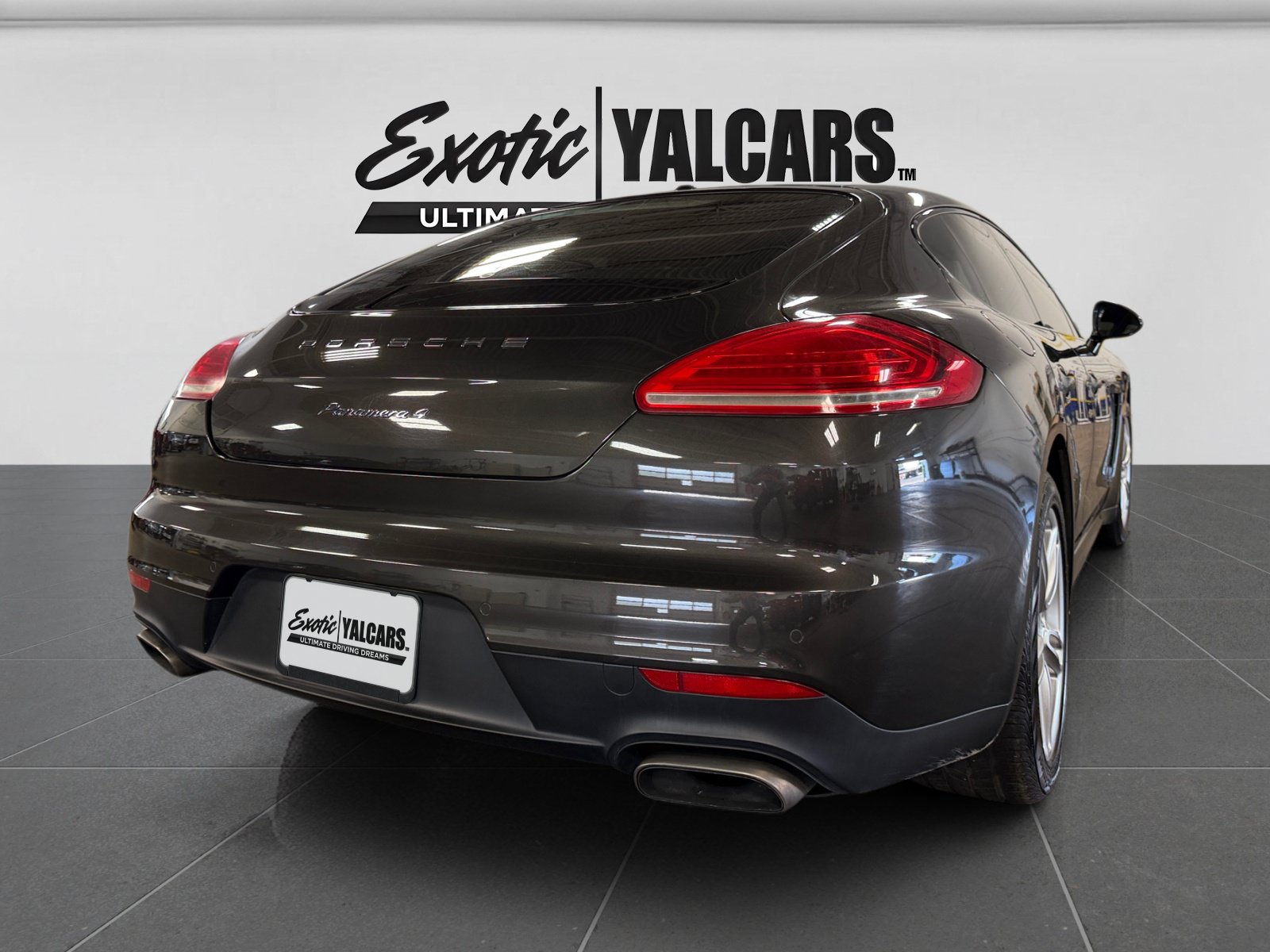 Used 2014 Porsche Panamera 4 w/ Premium Package AWD/4WD image 10