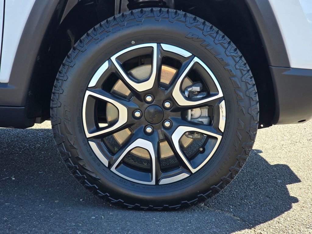 Used 2024 Jeep Compass Trailhawk image 9